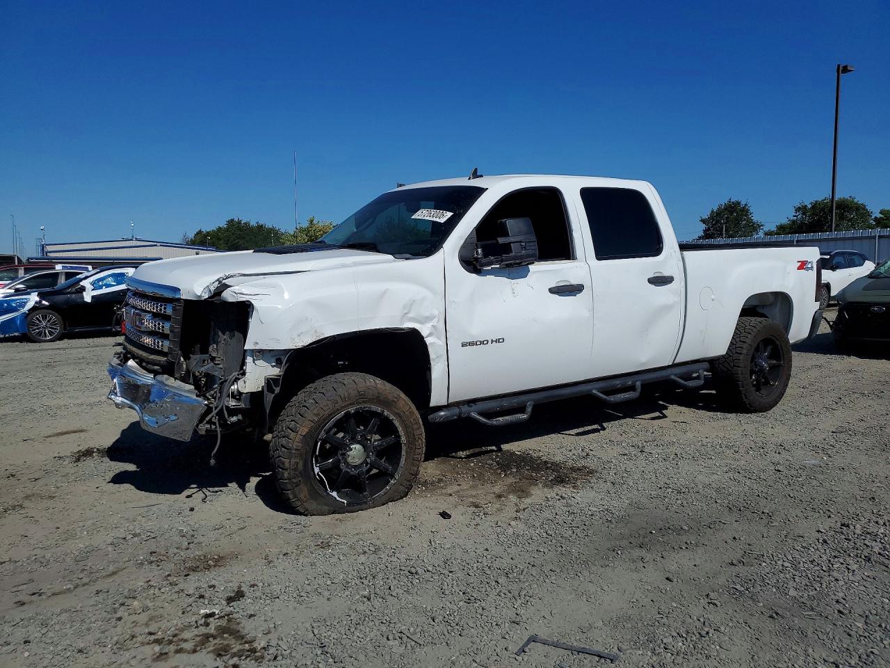 2012 GMC Sierra 2500HD SLE, VIN 1GT120C84CF120384 — Front end