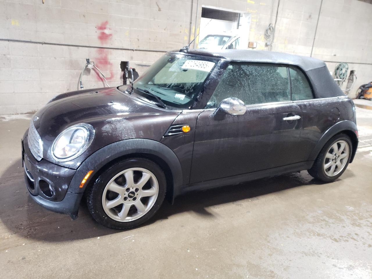 2015 MINI Convertible, VIN WMWZN3C59FT266929 — Зад