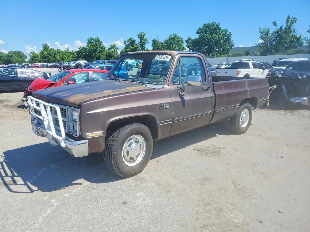 1983 GMC Sierra 2500, VIN 1GTGC24M4DS501742 — Front end