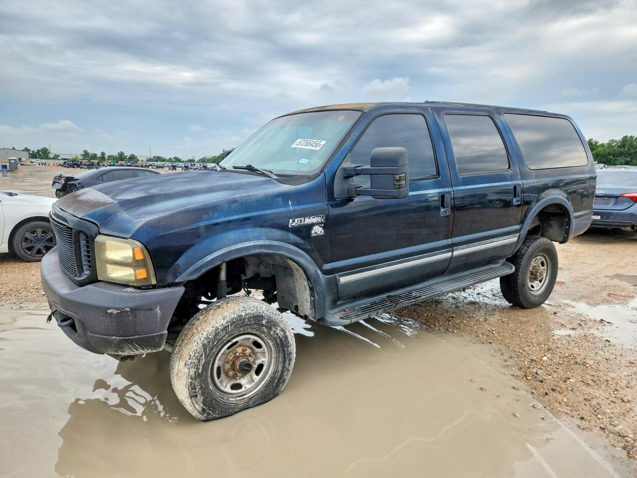 2002 Ford Excursion Limited, VIN 1FMSU43F82EB52503 — Minor dents and scratches