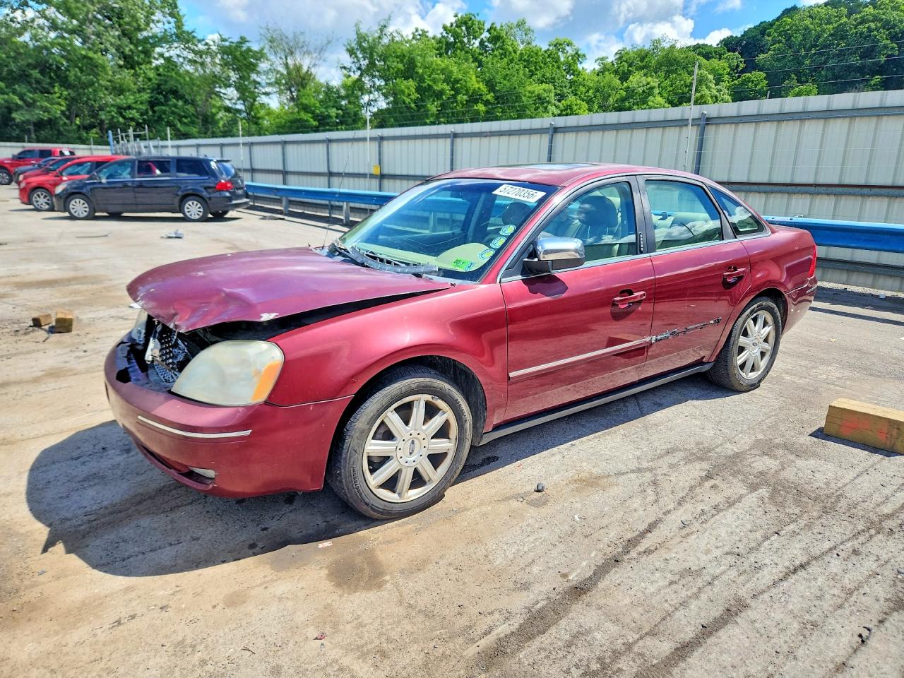 2005 Ford Five Hundred Limited, VIN 1FAFP28185G125671 — Front end