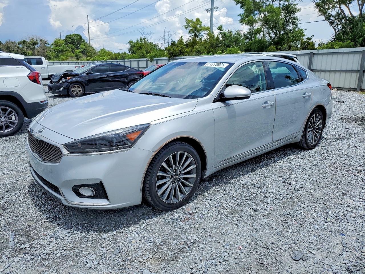 2017 Kia Cadenza Premium, VIN KNALB4J12H5094321 — Minor dents and scratches