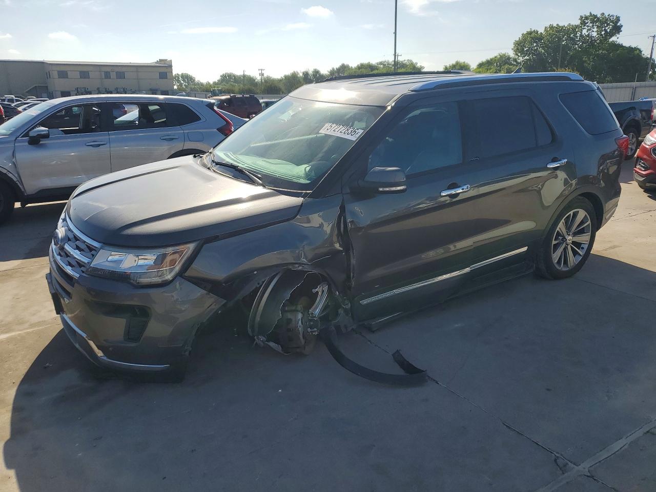 2019 Ford Explorer Limited, VIN 1FM5K7F84KGB49362 — Front end