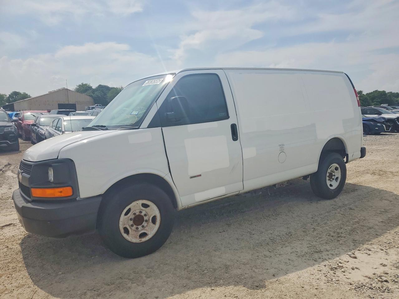 2017 Chevrolet Express, VIN 1GCWGAF13H1207418 — Front end