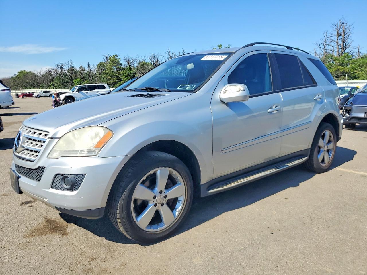 2009 Mercedes-Benz M 350, VIN 4JGBB86E09A467605 — Minor dents and scratches