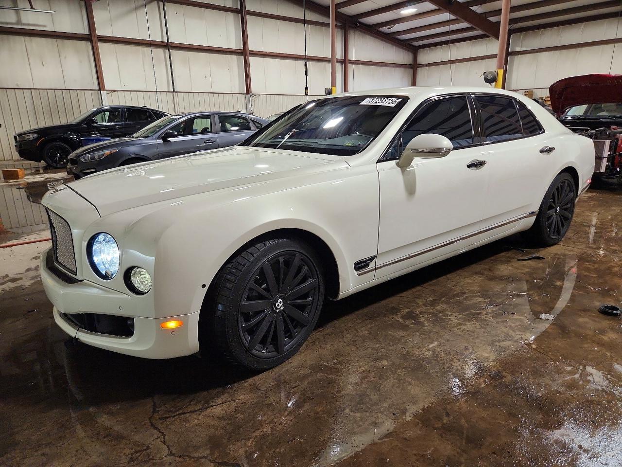 2016 Bentley Mulsanne, VIN SCBBF7ZH3GC002569 — Front end