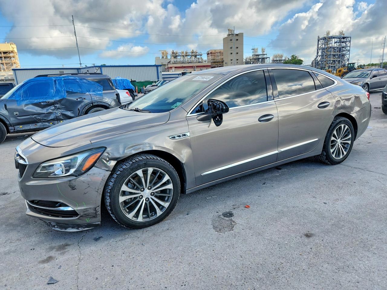 2018 Buick LaCrosse Essence, VIN 1G4ZP5SS2JU112562 — Front end