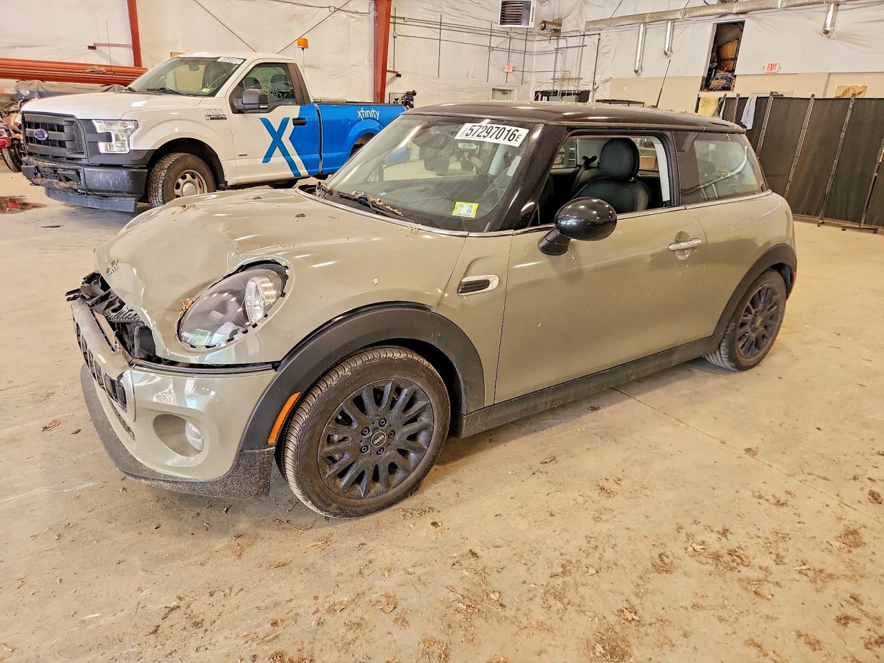 2019 MINI Hardtop Cooper, VIN WMWXP5C52K2D72168 — Front end