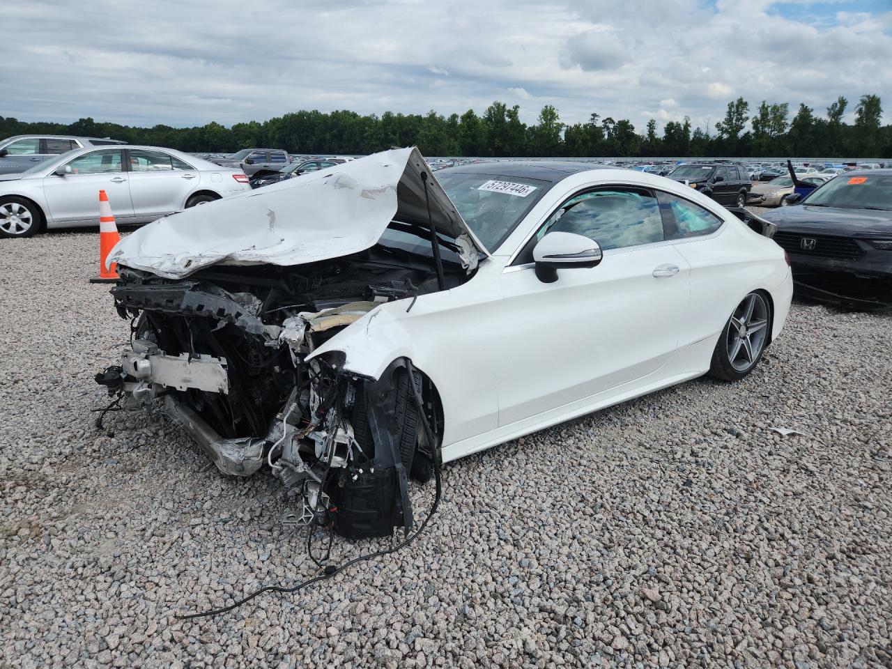 2017 Mercedes-Benz C 300, VIN WDDWJ4KB6HF412676 — Перед