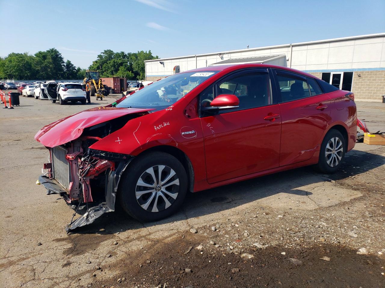 2020 Toyota Prius LE, VIN JTDL9RFU9L3013432 — Front end