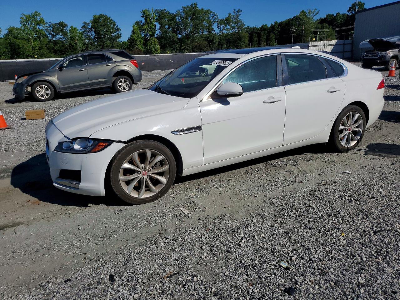2019 Jaguar XF 25t Premium, VIN SAJBD4FX9KCY78845 — Minor dents and scratches