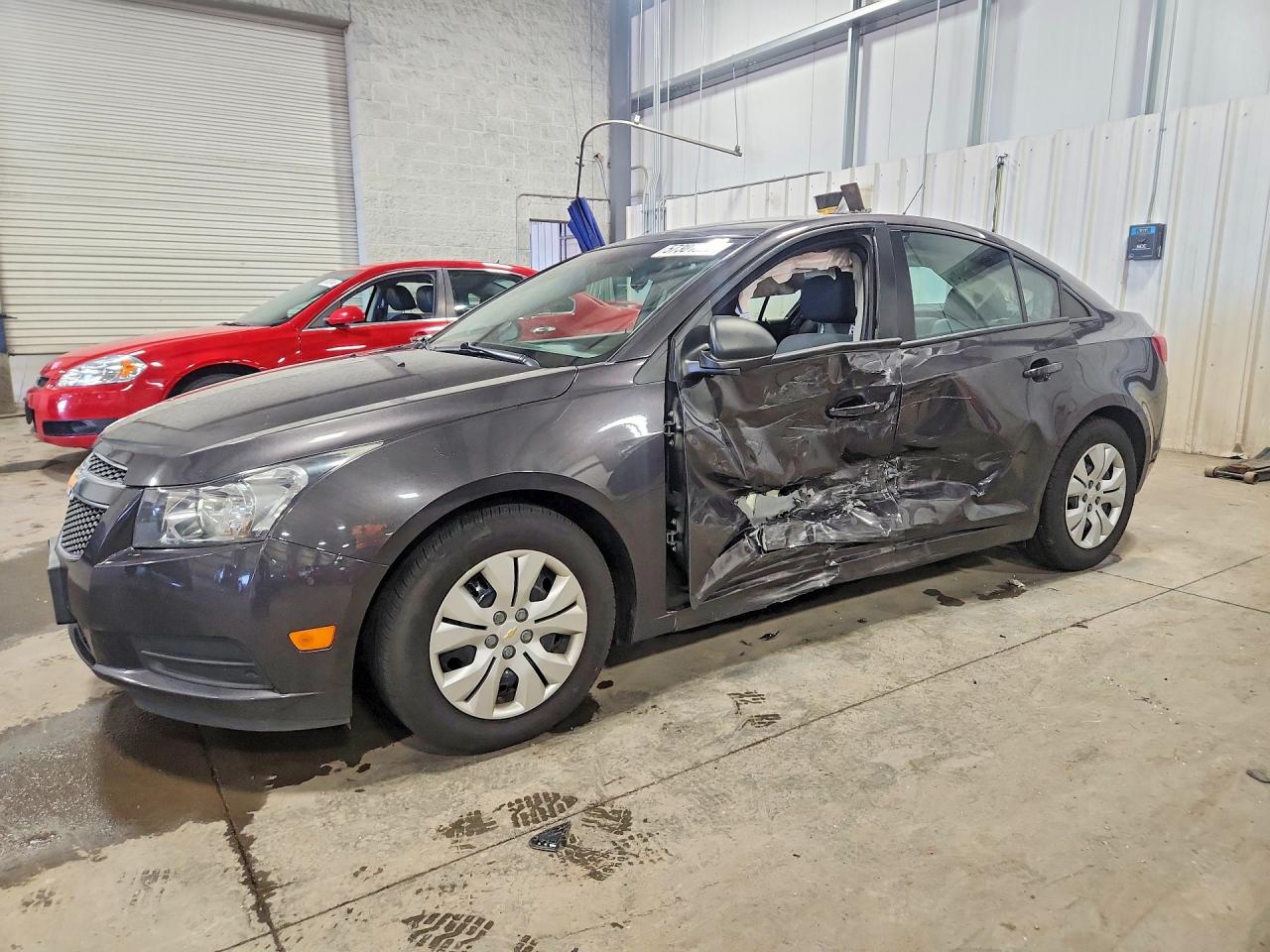 2014 Chevrolet Cruze LS, VIN 1G1PA5SHXE7453481 — Side