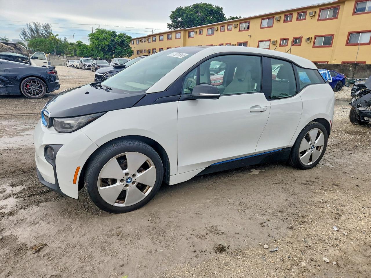 2016 BMW i3, VIN WBY1Z4C52GV505879 — Мелкие вмятины и царапины