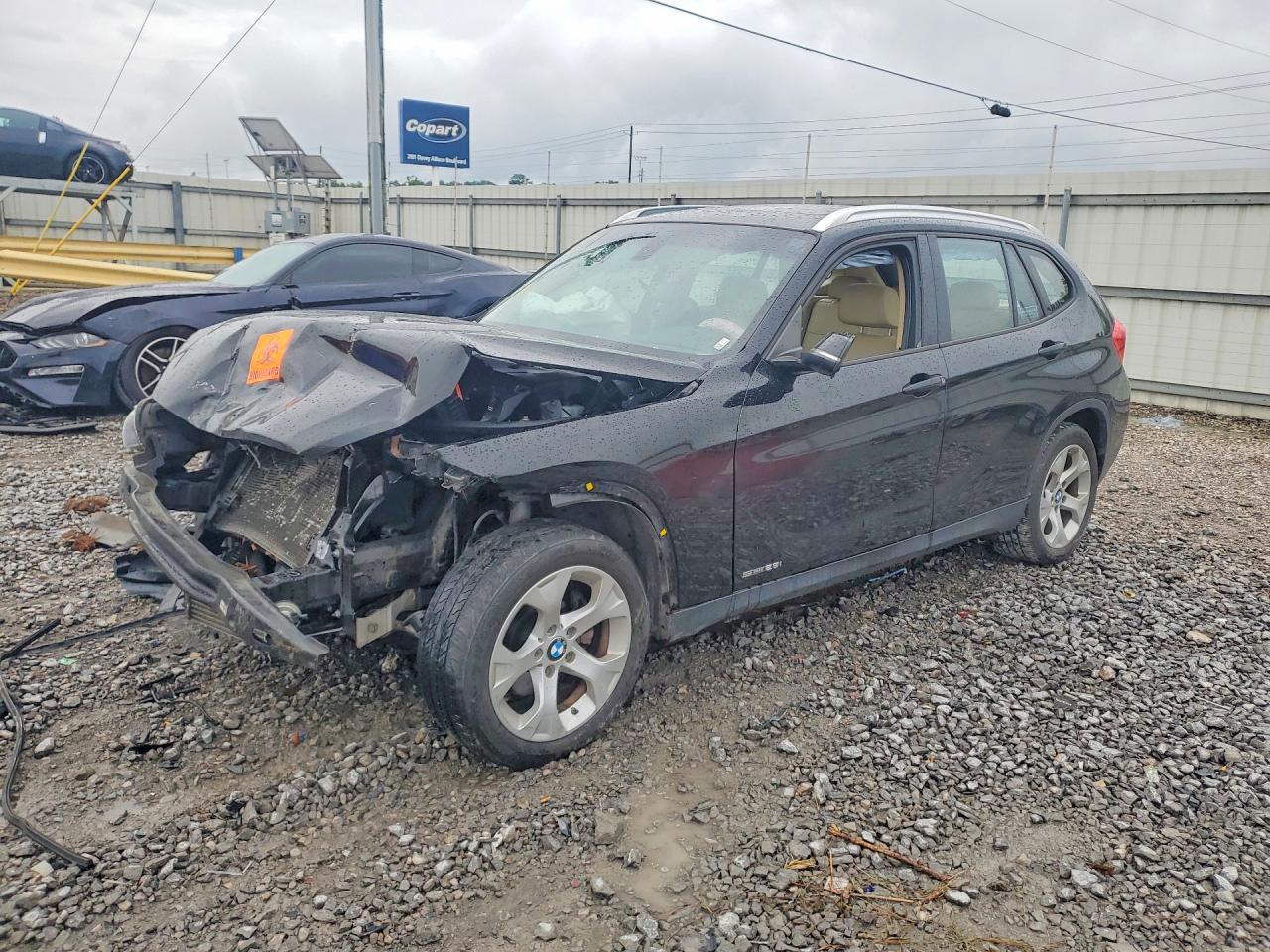 2015 BMW X1 sDrive28i, VIN WBAVM1C56FV318608 — Front end