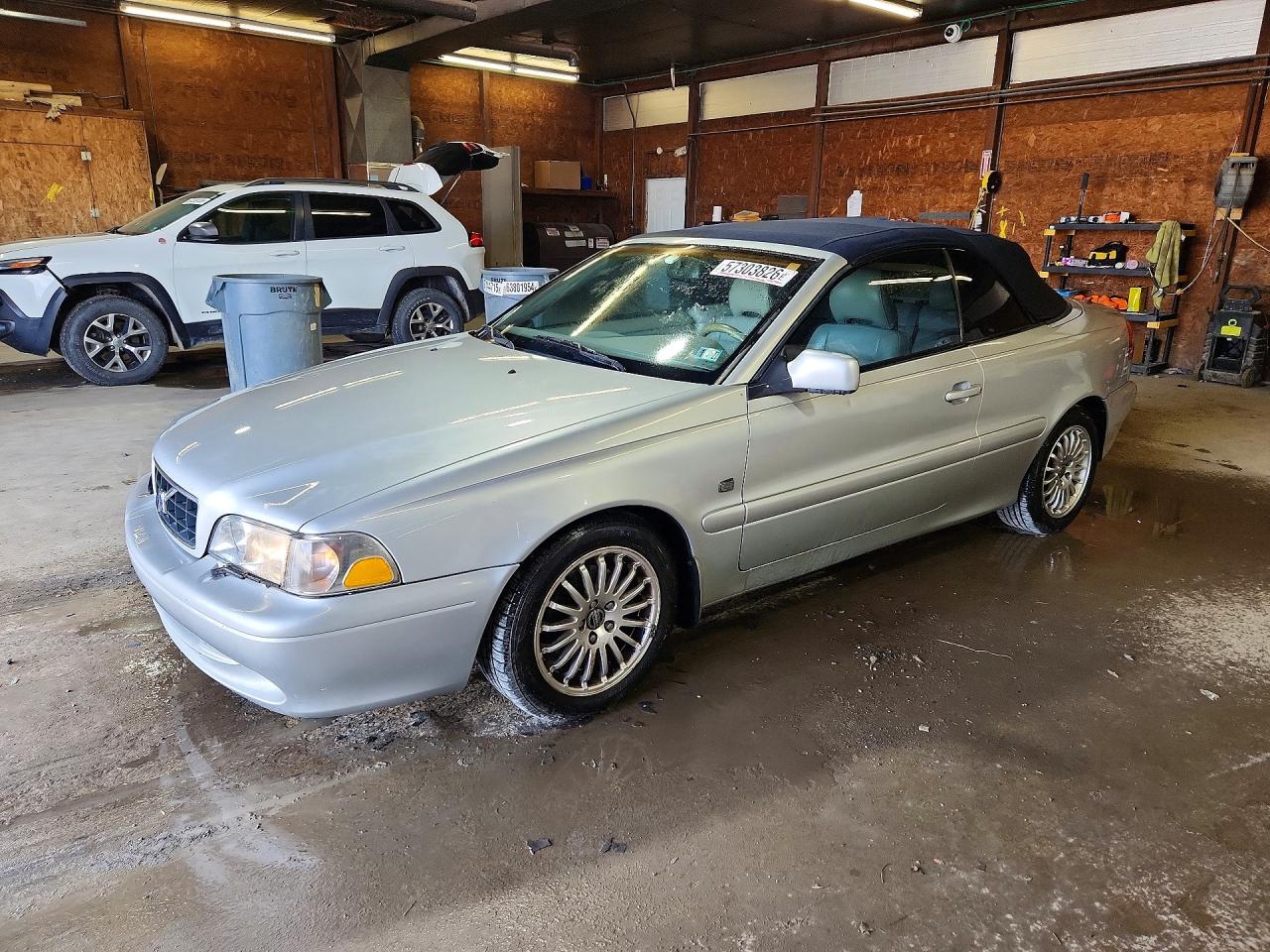 2004 Volvo C70, VIN YV1NC63D44J060551 — Перед