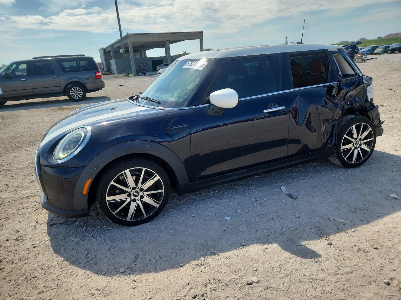 2022 MINI Hardtop 4 Door Cooper, VIN WMW33DK06N2P66025 — Зад