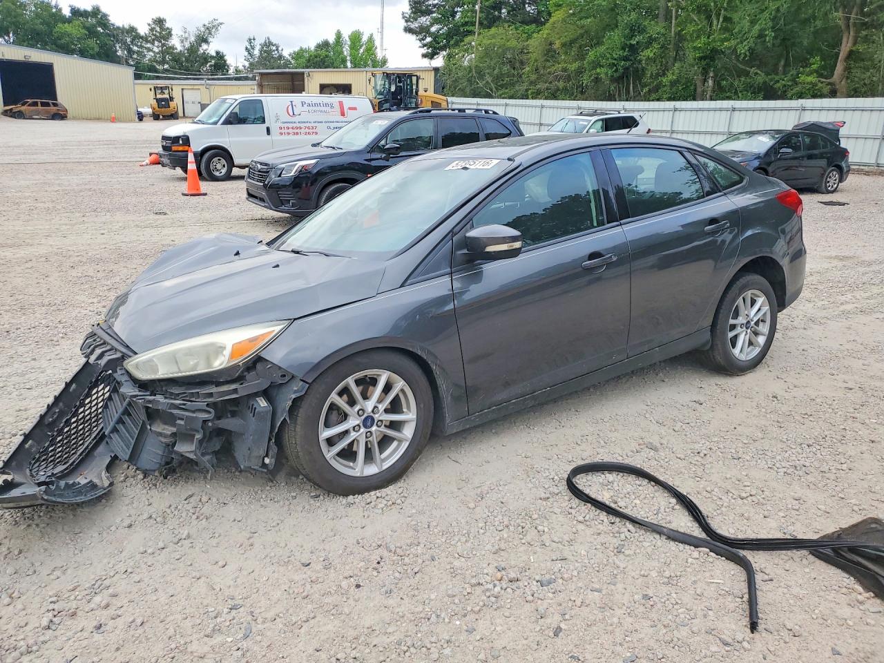 2016 Ford Focus SE, VIN 1FADP3F28GL397186 — Front end