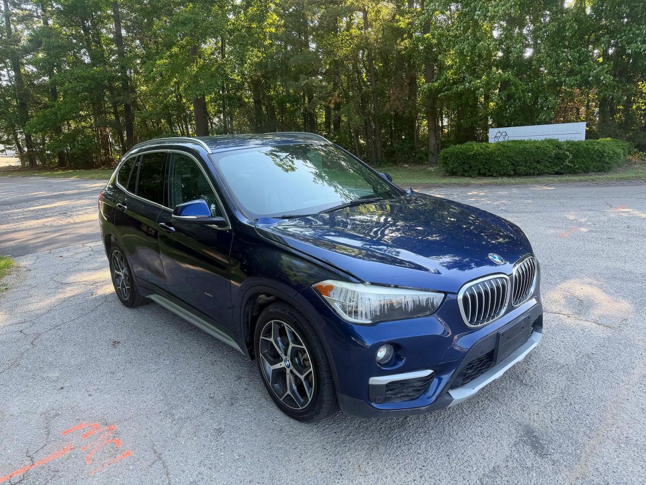 2017 BMW X1 sDrive28i, VIN WBXHU7C39H5H33108 — Prior damage history