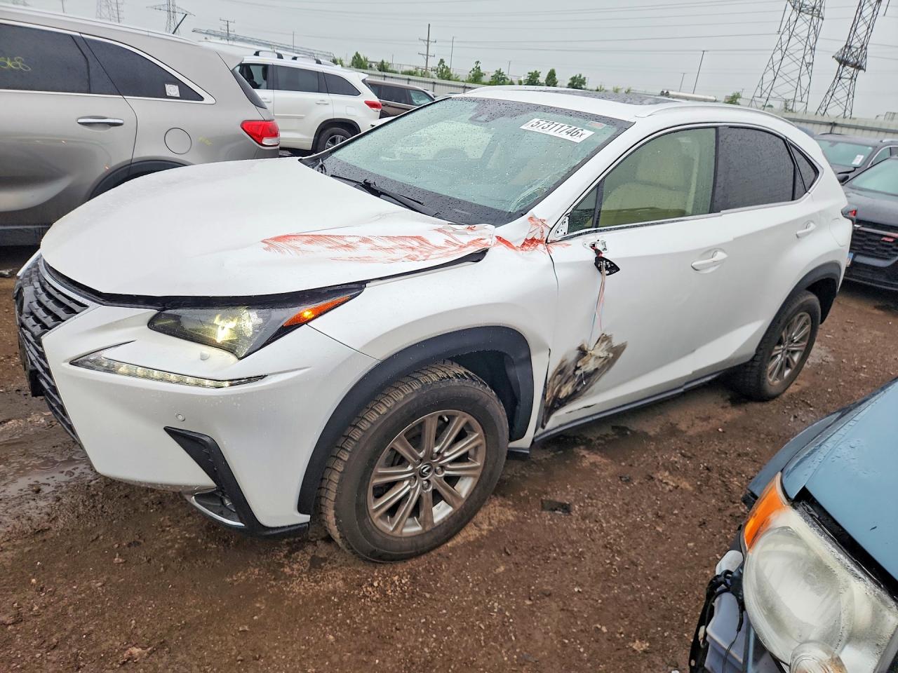 2021 Lexus NX 300, VIN JTJDARDZ6M5031920 — Перед