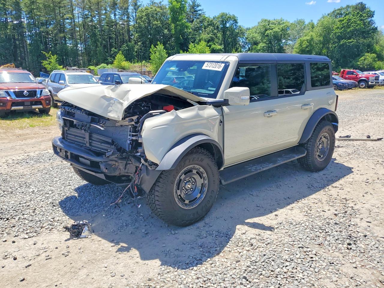 2025 Ford Bronco Outer Banks, VIN 1FMEE8BH2SLB80653 — Front end