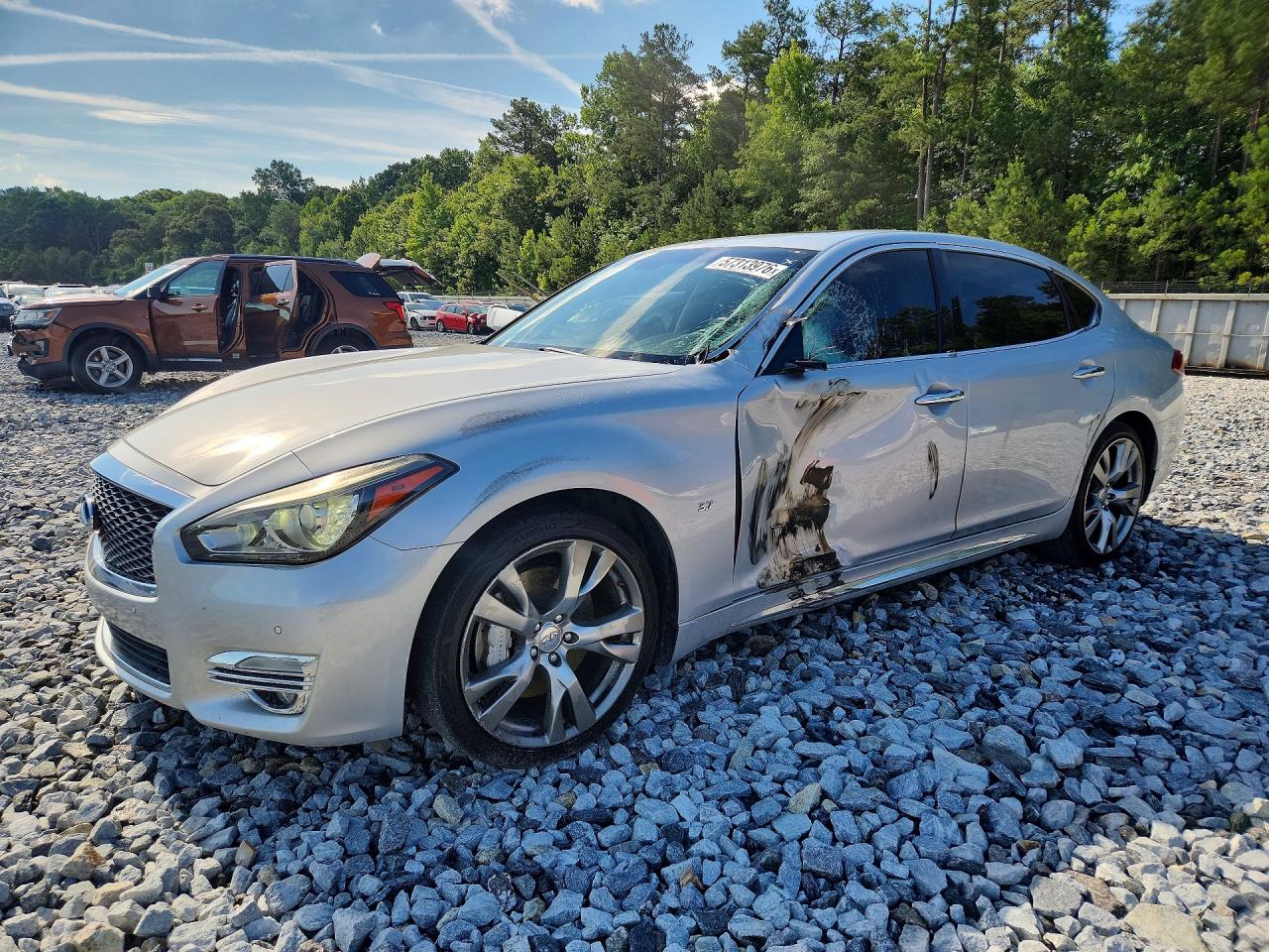 2019 Infiniti Q70 Luxe, VIN JN1BY1PP2KM685241 — Side