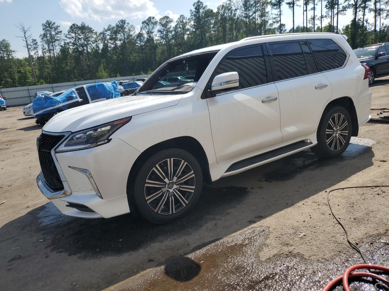 2020 Lexus LX 570, VIN JTJDY7AX6L4332372 — Перед