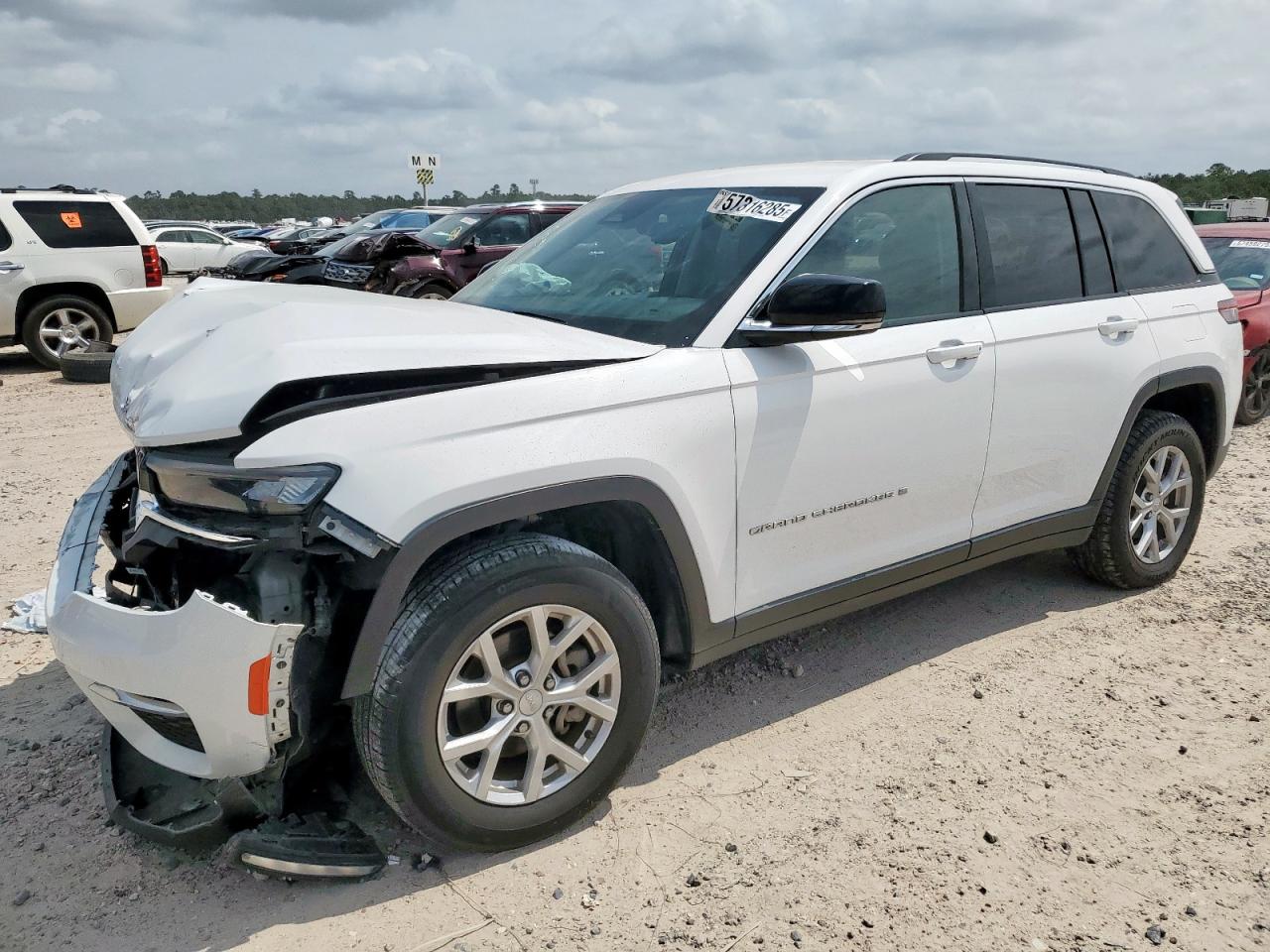 2023 Jeep Grand Cherokee Limited, VIN 1C4RJGBG8PC537277 — Front end