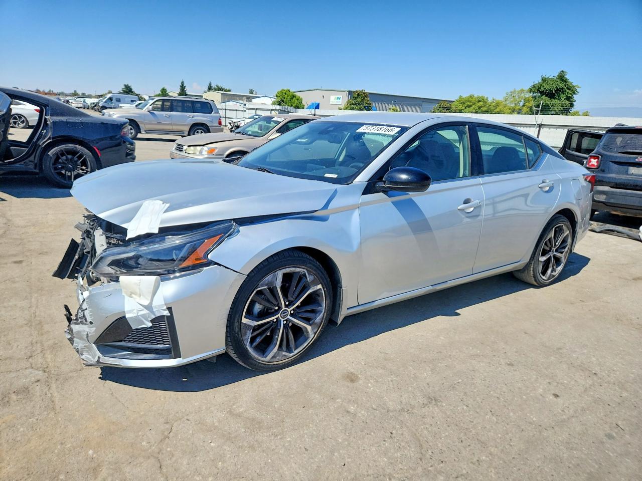 2023 Nissan Altima SR, VIN 1N4BL4CV5PN373617 — Front end