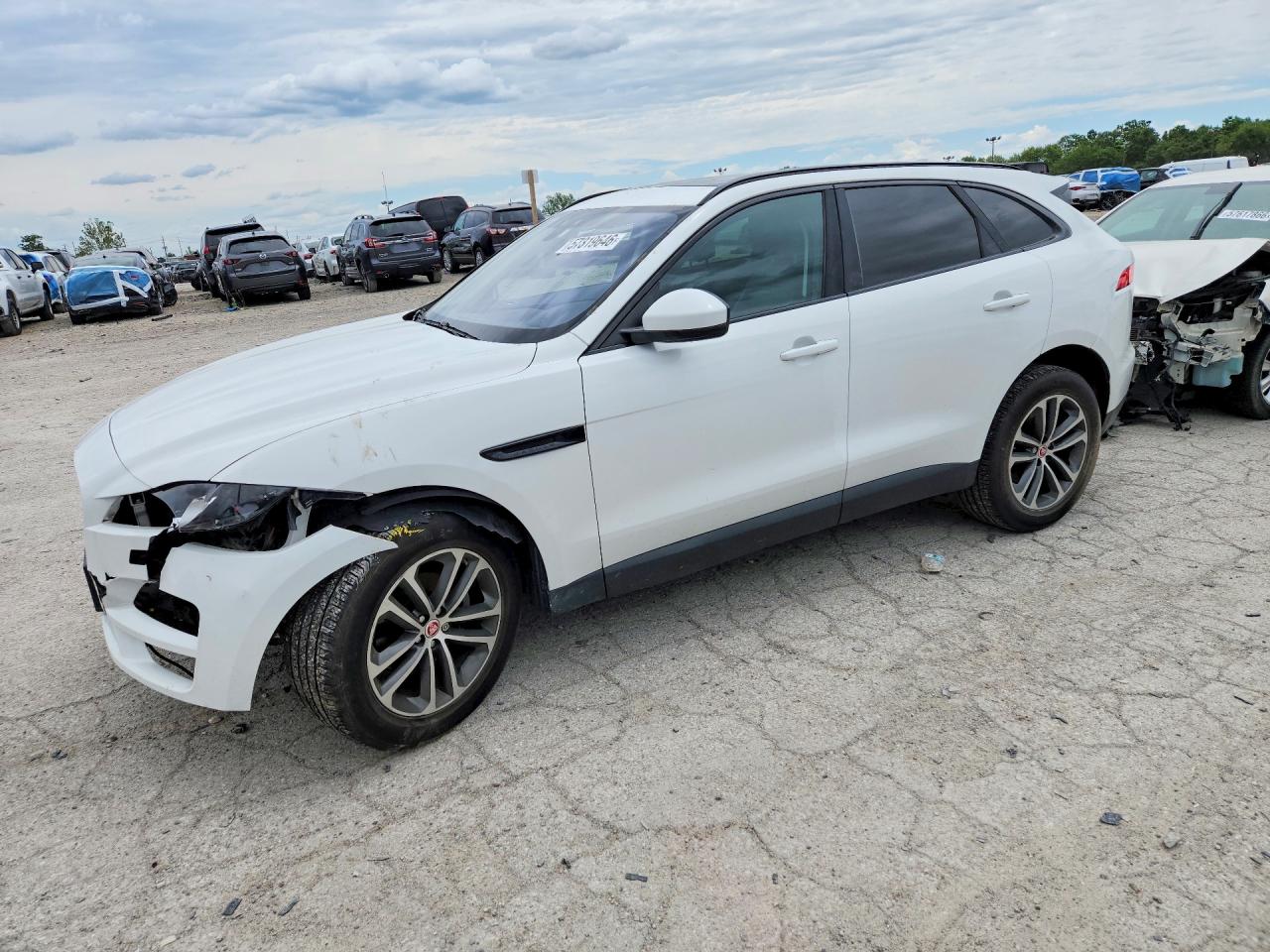 2018 Jaguar F-Pace 25t Premium, VIN SADCJ2FX5JA281139 — Front end