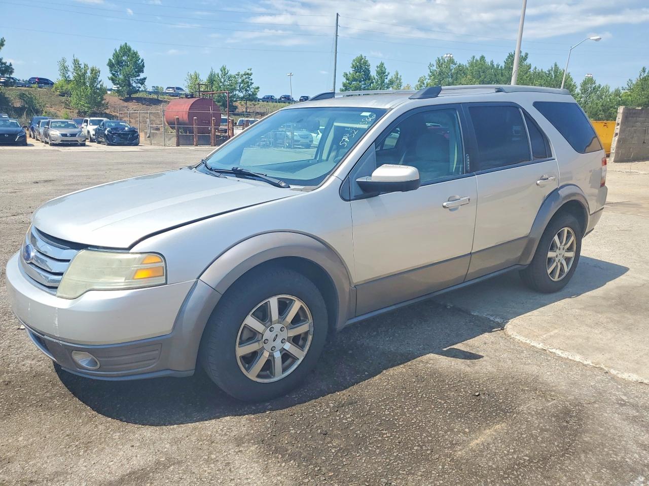 2008 Ford Taurus X SEL, VIN 1FMDK02W28GA33366 — Front end