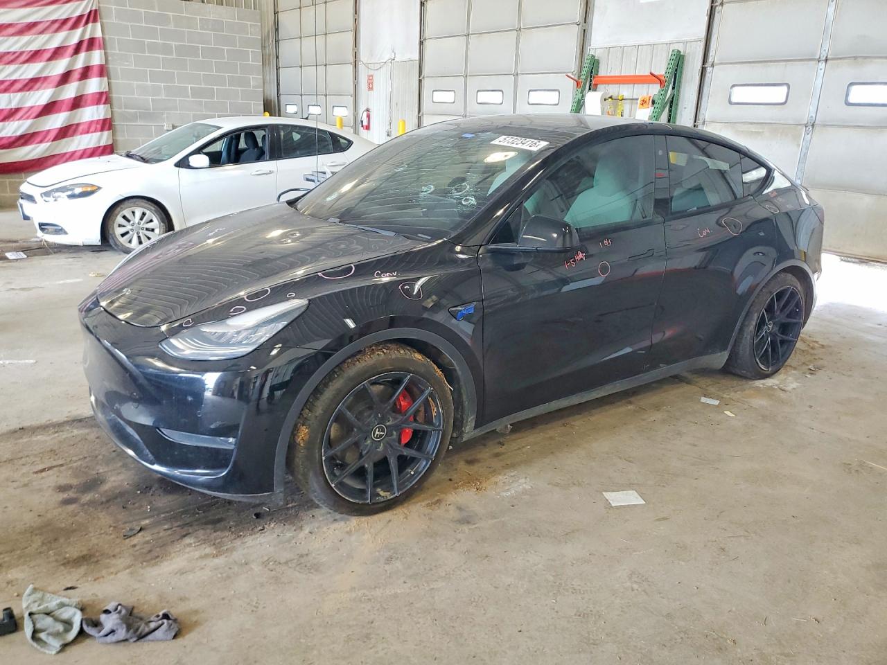 2020 Tesla Model Y Long Range, VIN 5YJYGDEF7LF034915 — Град
