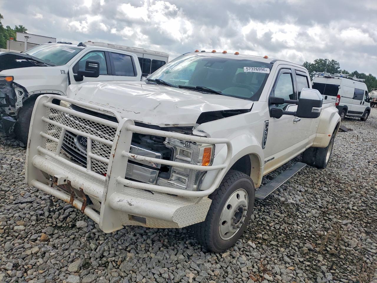 2017 Ford F-450 XLT, VIN 1FT8W4DT7HED67778 — Front end