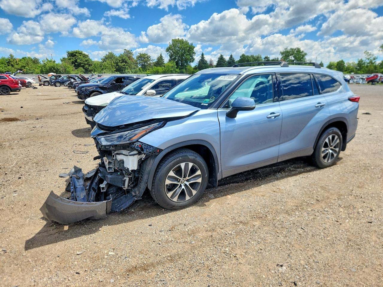 2022 Toyota Highlander XLE, VIN 5TDHZRBH3NS229499 — Front end