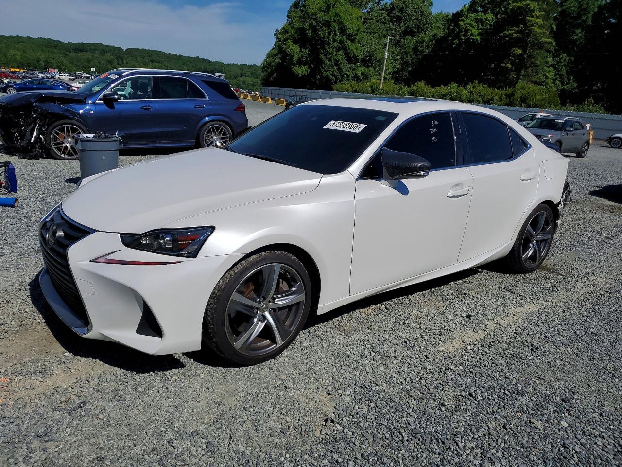 2017 Lexus IS 300, VIN JTHCM1D23H5018590 — Зад