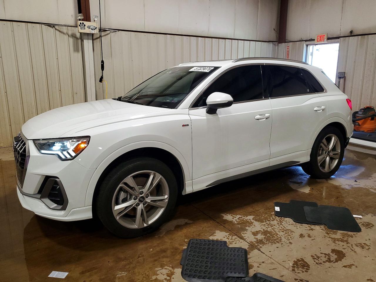 2024 Audi Q3 S line Premium Plus, VIN WA1EECF39R1132217 — Бок