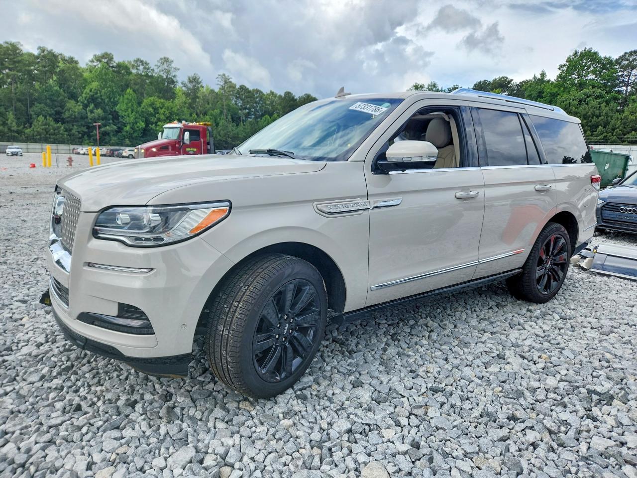2022 Lincoln Navigator Reserve, VIN 5LMJJ2LT9NEL17331 — Side
