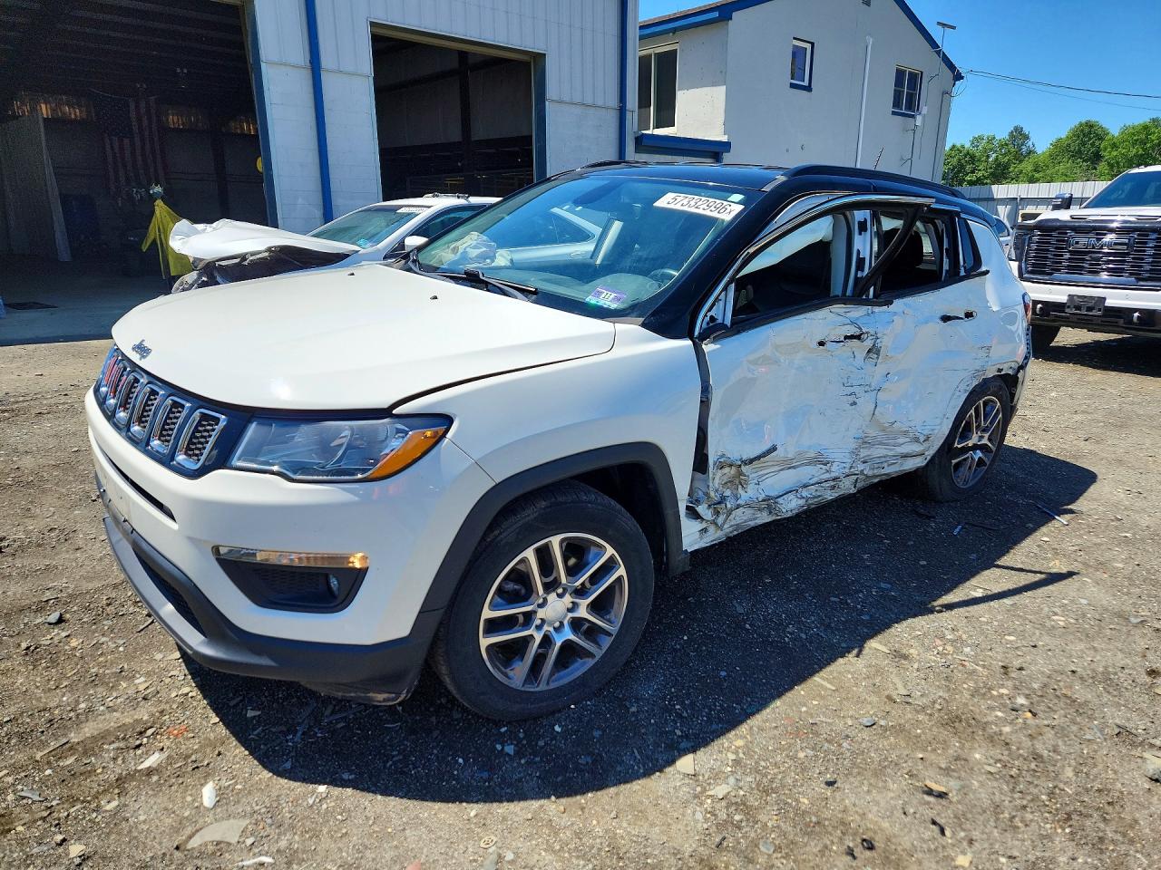 2020 Jeep Compass Latitude, VIN 3C4NJDBB9LT139978 — Side