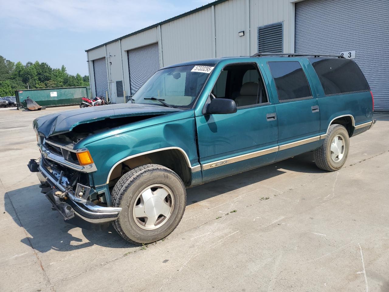 1997 Chevrolet Suburban, VIN 3GNFK16RXVG114579 — Front end