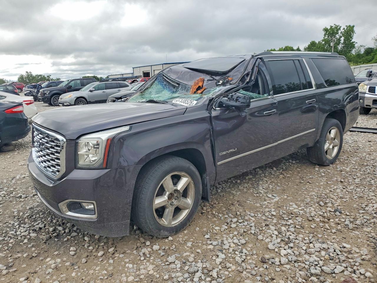 2016 GMC Yukon XL Denali, VIN 1GKS2HKJ7GR375286 — Roof