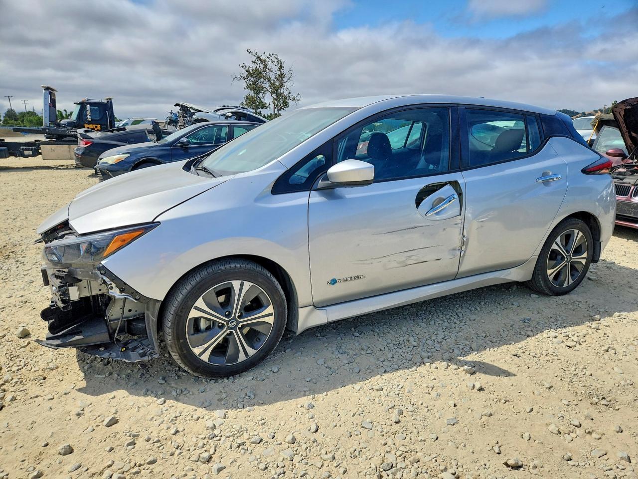 2018 Nissan LEAF S, VIN 1N4AZ1CP7JC316929 — Бок