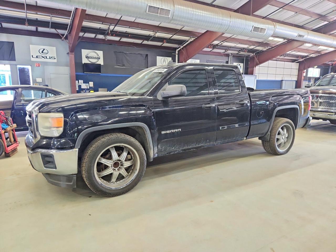 2015 GMC Sierra 1500, VIN 1GTR1TEHXFZ315820 — Front end