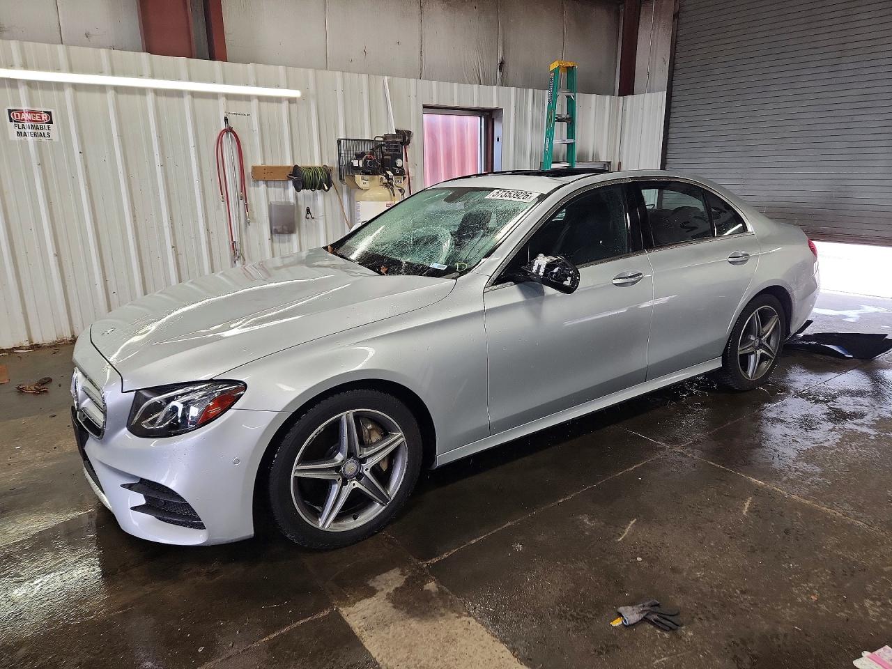 2017 Mercedes-Benz E 300 Luxury, VIN WDDZF4KB6HA084882 — Roof