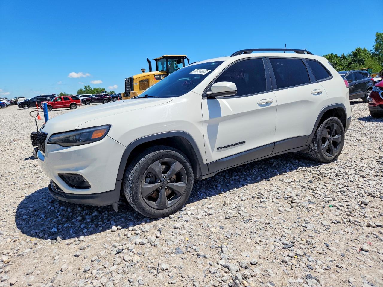 2019 Jeep Cherokee Latitude Plus, VIN 1C4PJMLX4KD329811 — Front end