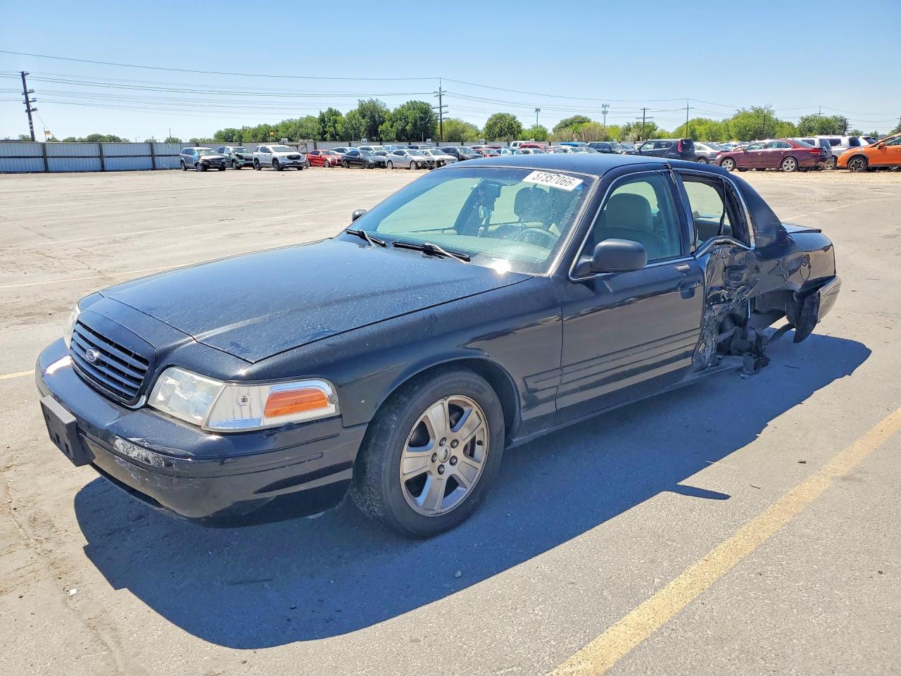 2007 Ford Crown Victoria LX, VIN 2FAHP74VX7X153869 — Side