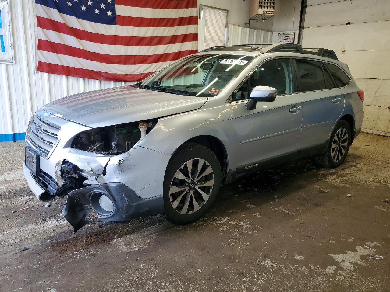 2016 Subaru Outback Limited, VIN 4S4BSANC0G3338899 — Front end