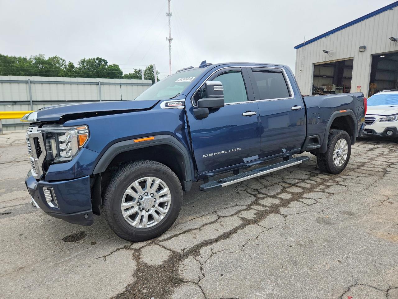 2020 GMC Sierra 2500HD Denali, VIN 1GT49REY5LF294474 — Front end