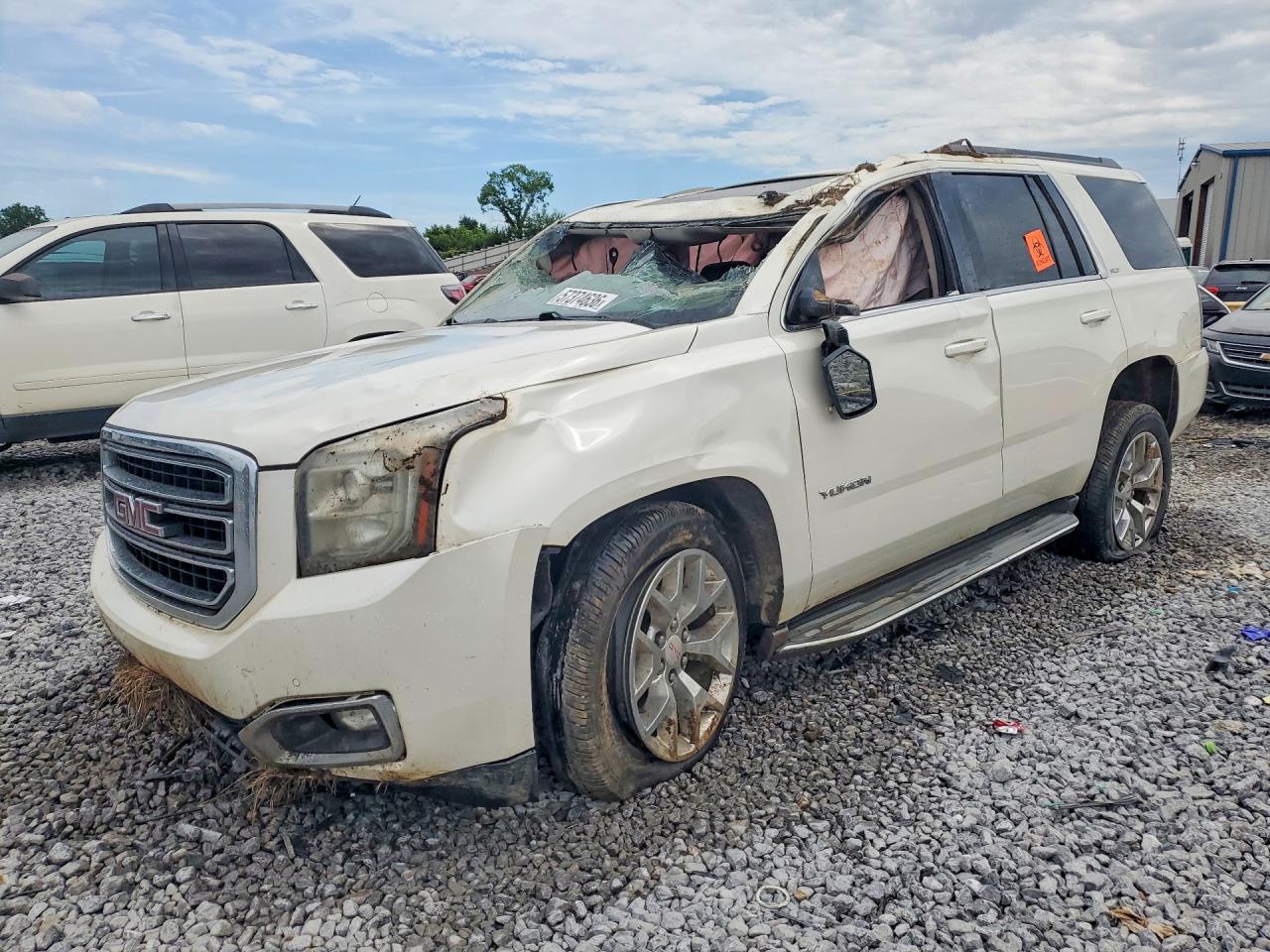 2015 GMC Yukon SLT, VIN 1GKS1BKC8FR183827 — Roof
