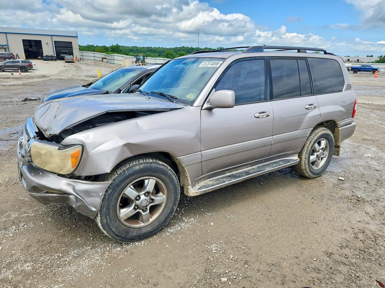 2007 Toyota Land Cruiser, VIN JTEHT05J272102485 — Front end