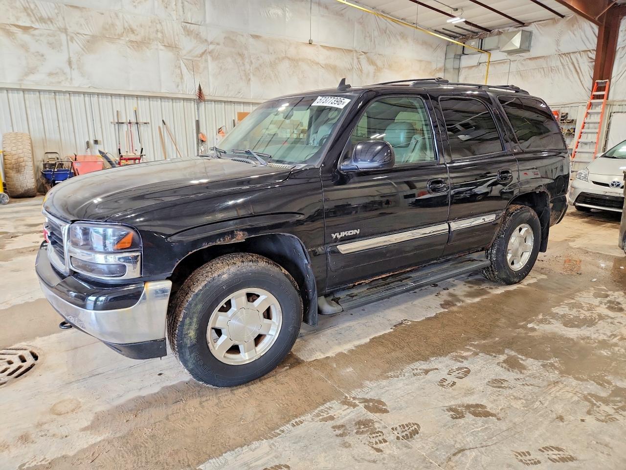 2006 GMC Yukon SLT, VIN 1GKEK13T86R114039 — Minor dents and scratches