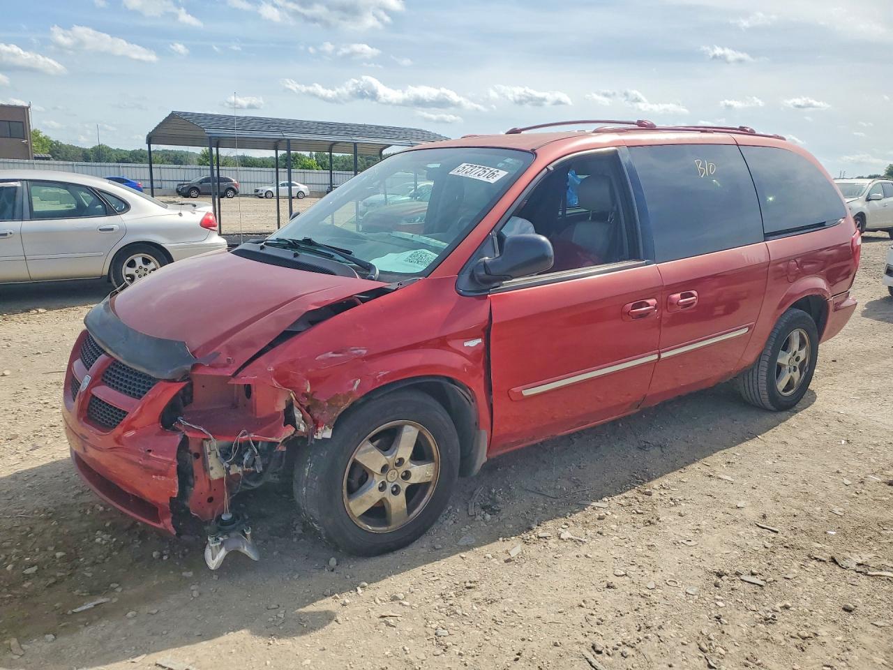 2004 Dodge Caravan SXT, VIN 2D4GP44L44R556381 — Перед